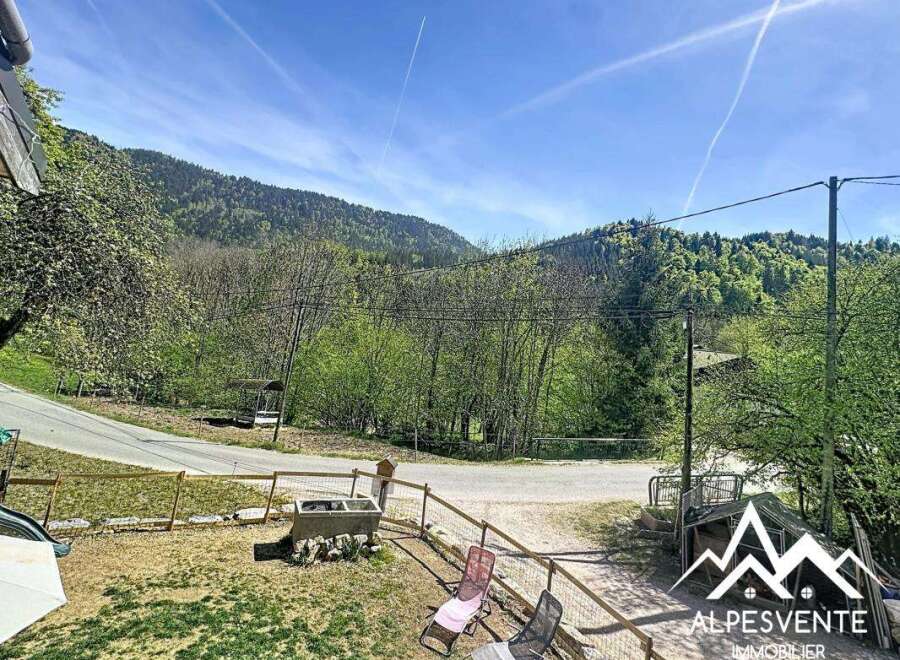 Discover a charming property nestled in a picturesque mountain setting.