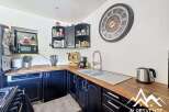 Discover this charming kitchen, perfect for culinary enthusiasts.