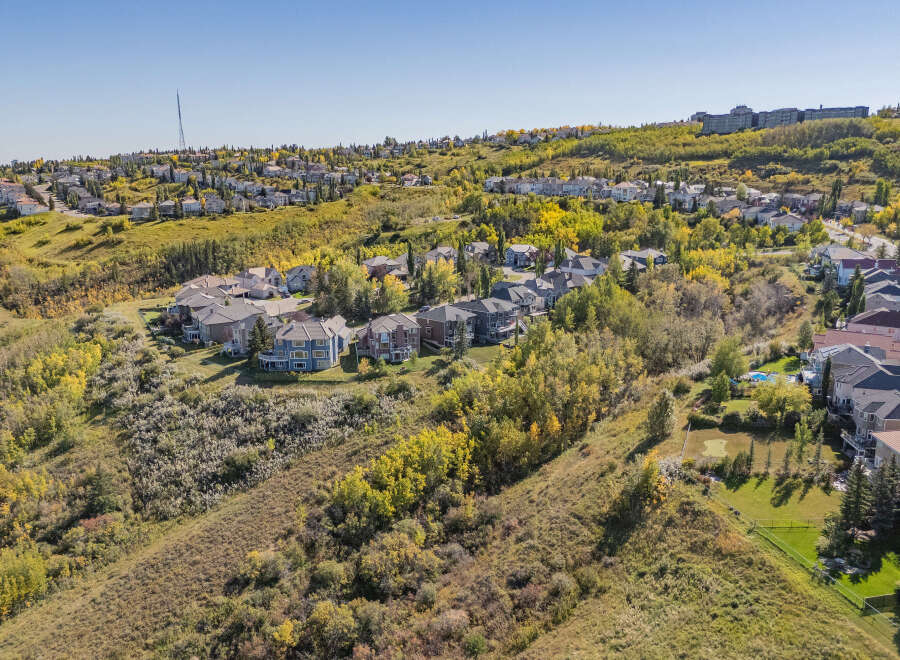 Discover the charm of this stunning property nestled in a picturesque neighborhood.