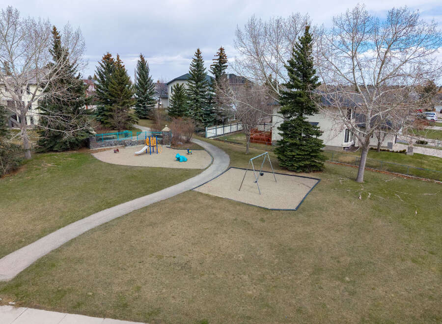 Discover the charm of this beautiful property, ideally situated near a well-maintained playground.