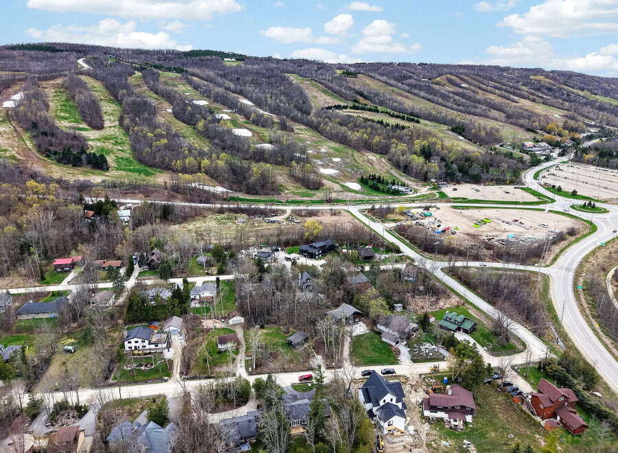 Discover the charm of this stunning property nestled in a picturesque location.