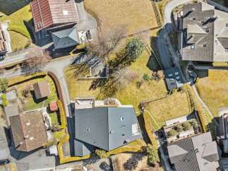 Discover this stunning property featuring a modern design and a prime location.
