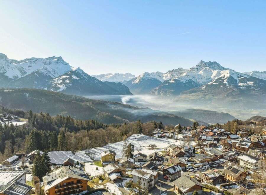Discover breathtaking mountain views from this charming property.