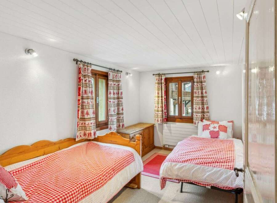 This charming bedroom features two cozy single beds, perfect for a comfortable stay.