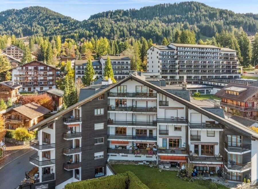 Discover the charm of this stunning property nestled in a picturesque mountain setting.