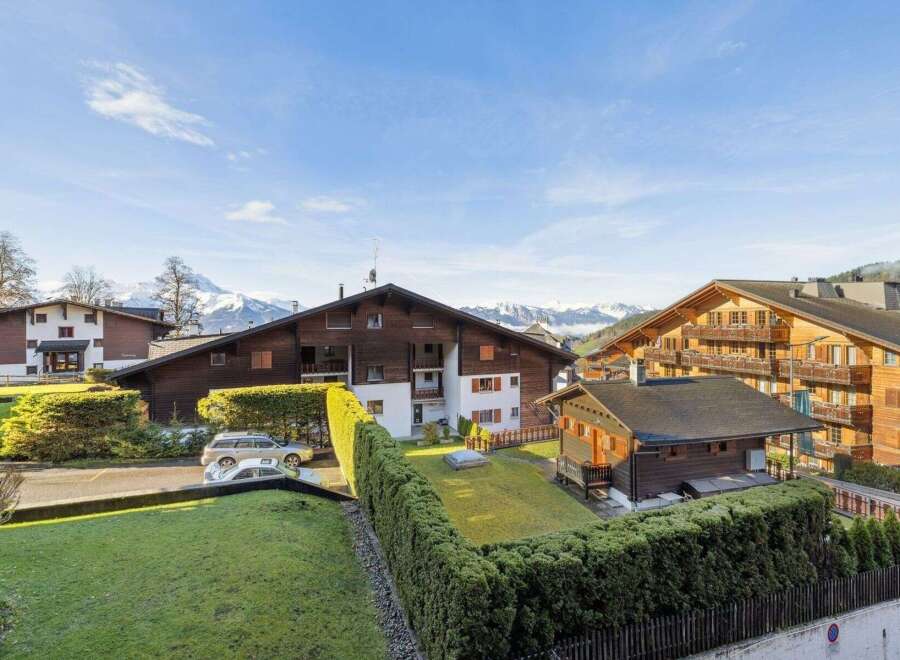 Discover the charm of this stunning property, nestled in a picturesque mountain setting.