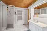 This stunning bathroom boasts a modern design with a touch of warmth.
