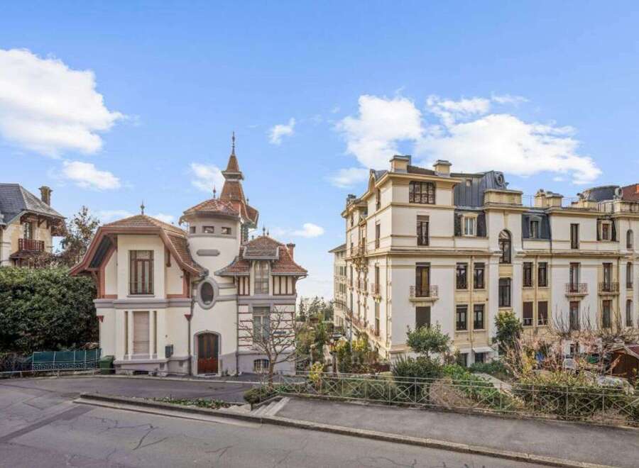 Discover the charm of this stunning property, featuring exquisite architectural details and a prime location.