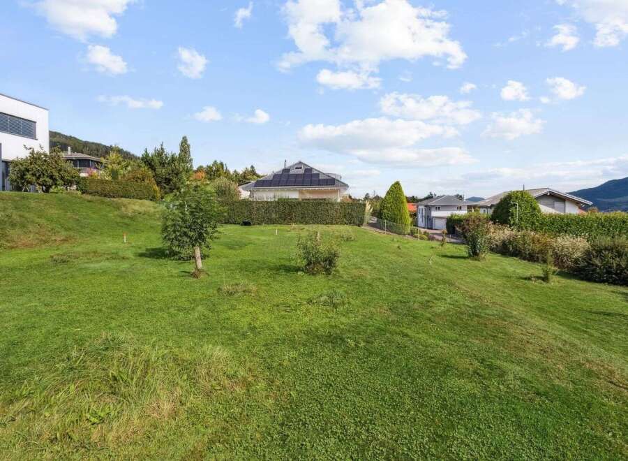 Discover the charm of this stunning property, boasting a beautifully landscaped yard perfect for outdoor enjoyment.