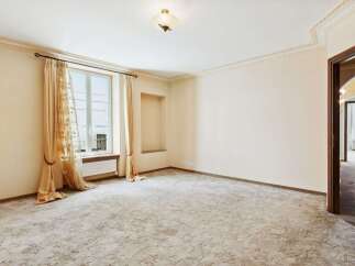 This elegant property boasts a spacious interior with a neutral color palette, perfect for creating a warm and inviting atmosphere.