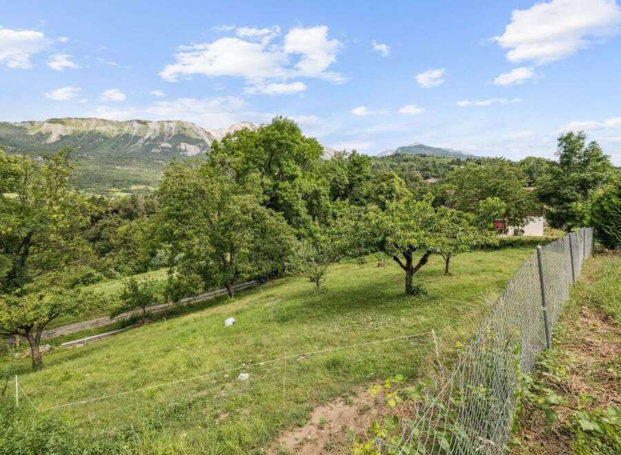 Discover the tranquility of this stunning property, offering breathtaking views of the surrounding mountains and lush greenery.