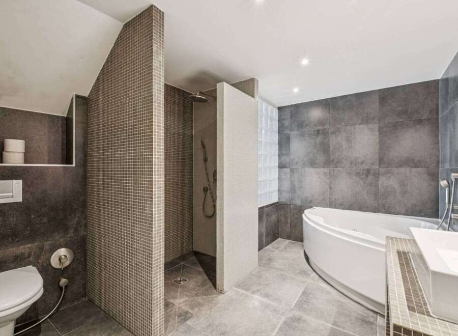 Step into luxury with this modern bathroom design.