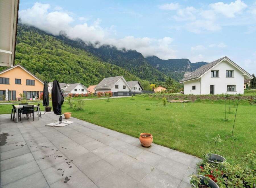 Discover your dream home in this stunning property! This beautiful house boasts a spacious patio, perfect for outdoor entertaining, and a lush green lawn.