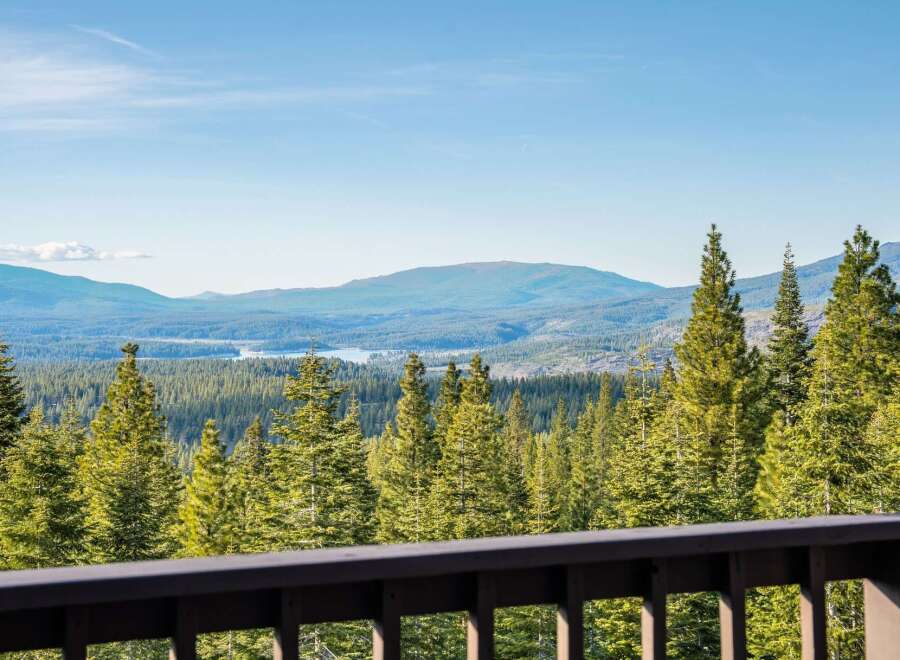 Enjoy breathtaking views from this stunning property! This home offers panoramic vistas of lush forests, serene lakes, and majestic mountains.