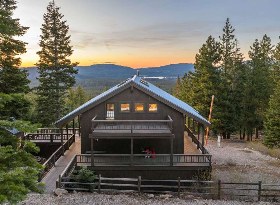 Nestled amidst the serene beauty of nature, this stunning property offers a perfect blend of comfort and tranquility.