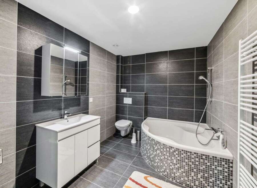 Step into modern luxury with this stunning bathroom.