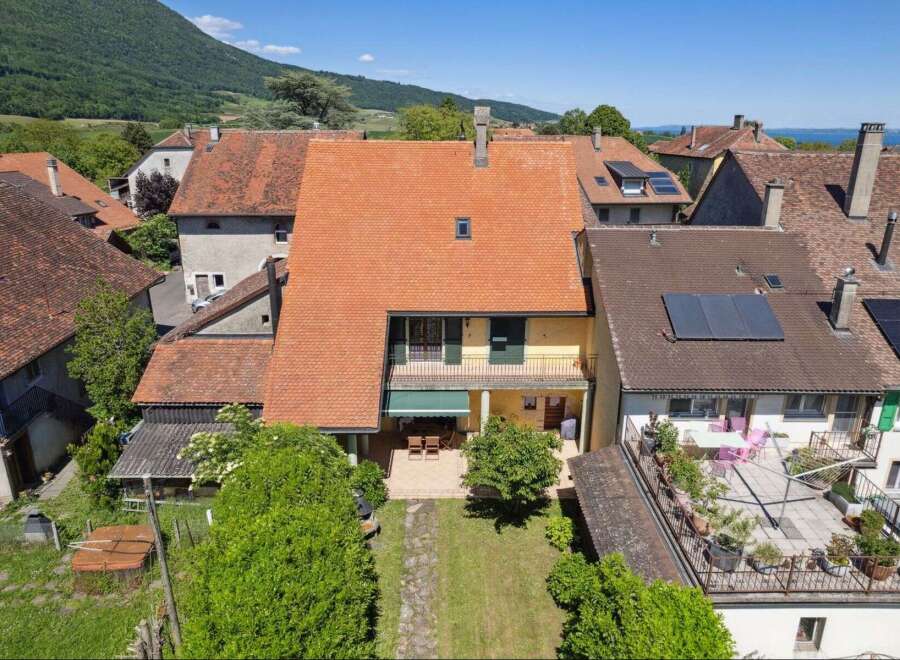 Discover this charming property nestled in a picturesque setting, offering a blend of comfort and style.