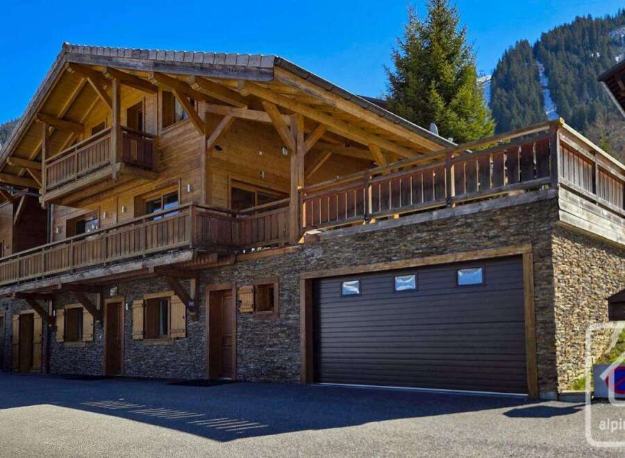 Discover the charm of this stunning wooden chalet, perfectly nestled in a picturesque mountain setting.