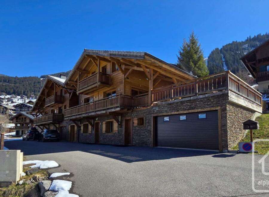 Discover the charm of this stunning wooden chalet, perfectly nestled in a picturesque mountain setting.