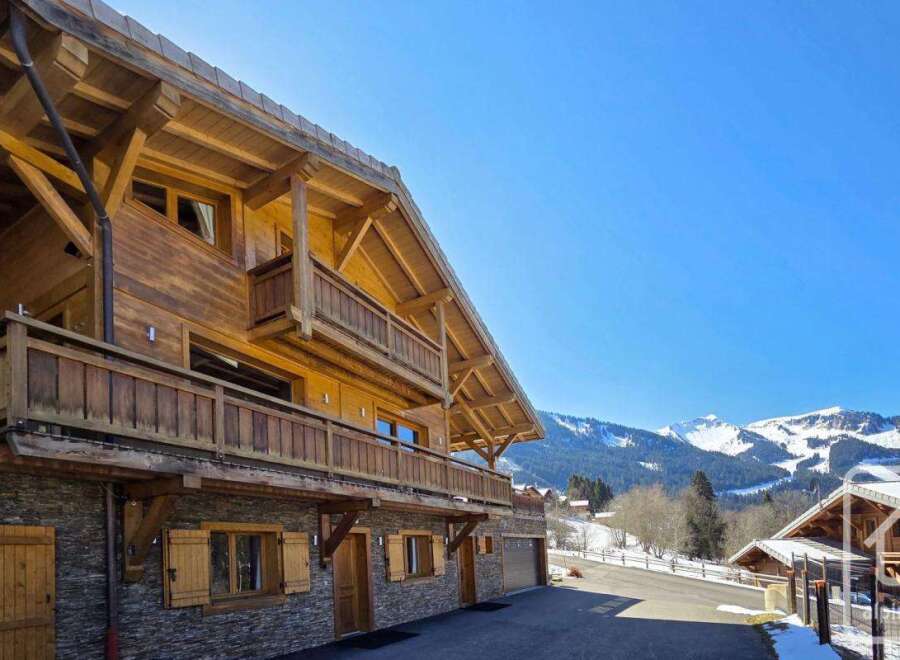 Discover the charm of this stunning wooden chalet, perfectly nestled in a picturesque mountain setting.