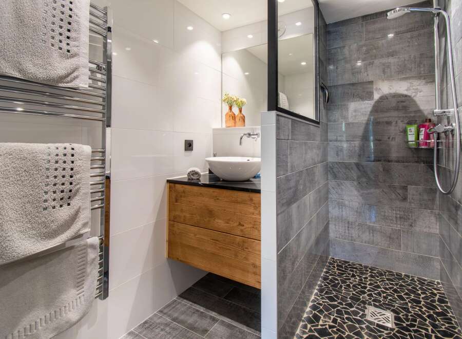 Step into luxury with this modern bathroom design.