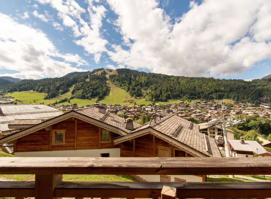 Experience the charm of mountain living in this stunning property, offering breathtaking views of the surrounding landscape.