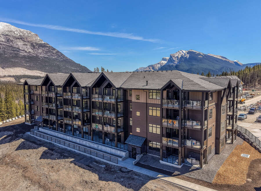 Discover luxury living in this stunning mountain-view property.