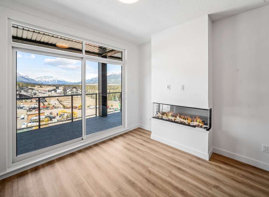 Experience luxury living in this stunning property with breathtaking mountain views.