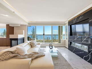 For Sale in West Vancouver with 3 Bedrooms and 4 Bathrooms