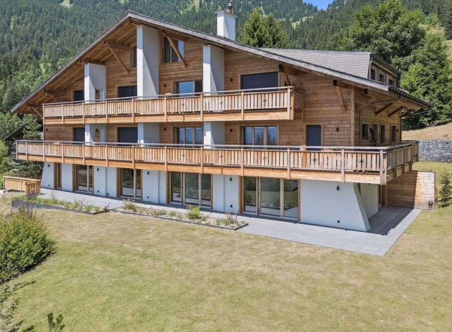 Discover the charm of this stunning wooden chalet nestled in a picturesque mountain setting.