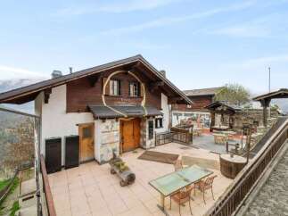 Discover the charm of this stunning property, boasting a unique architectural design and a prime location.