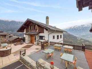Discover a charming mountain retreat with this stunning property.