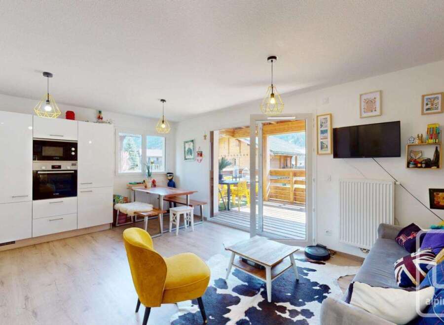 Discover this stunning property featuring a bright and airy living space, perfect for relaxation and entertaining.