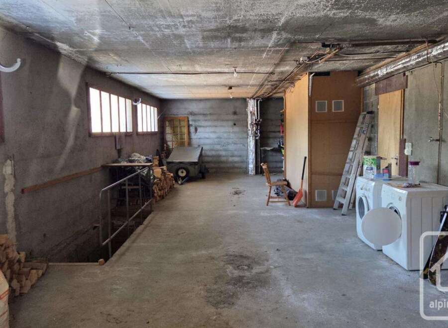 Discover the potential of this versatile property! This space offers ample room for storage, hobbies, or even a workshop.