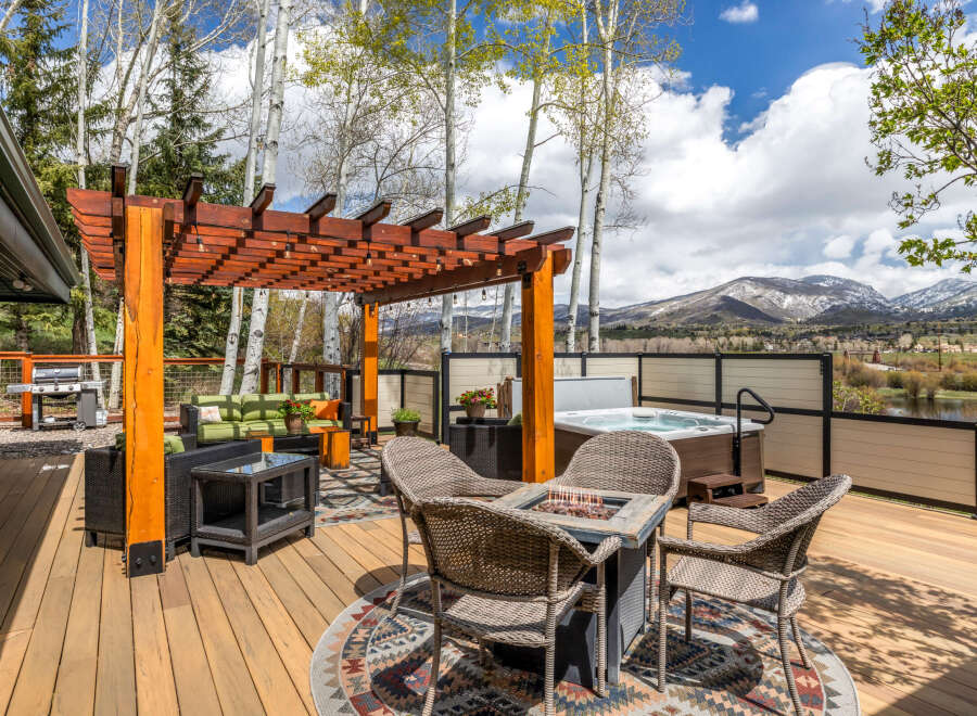 Enjoy the ultimate outdoor living experience with this stunning property! Featuring a beautifully designed deck, a cozy fire pit, and a luxurious hot tub, this space is perfect for relaxation and entertaining.
