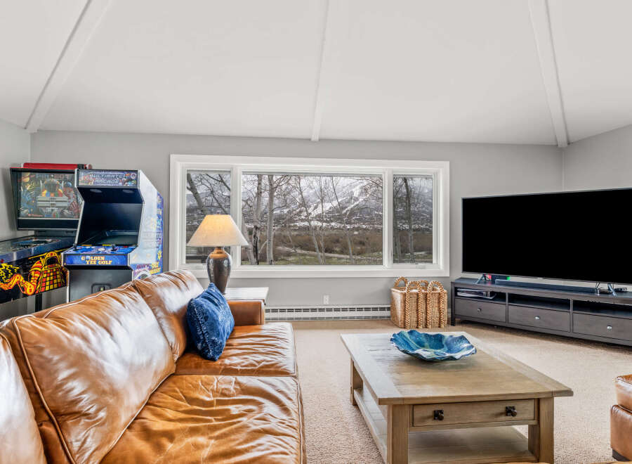 This stunning property boasts a spacious living area, perfect for relaxation and entertainment.