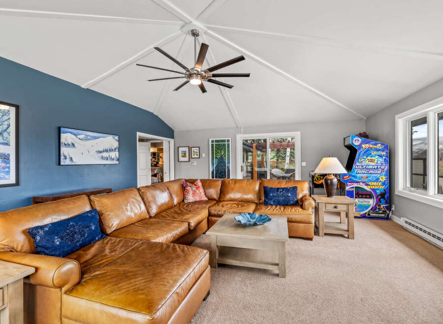 This stunning living room boasts a spacious layout with a comfortable leather sectional sofa, perfect for relaxing and entertaining.