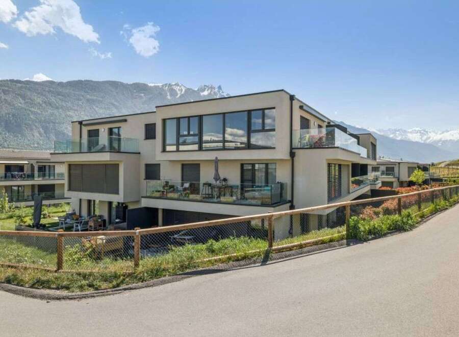Discover luxury living in this stunning property, boasting modern architecture and breathtaking mountain views.