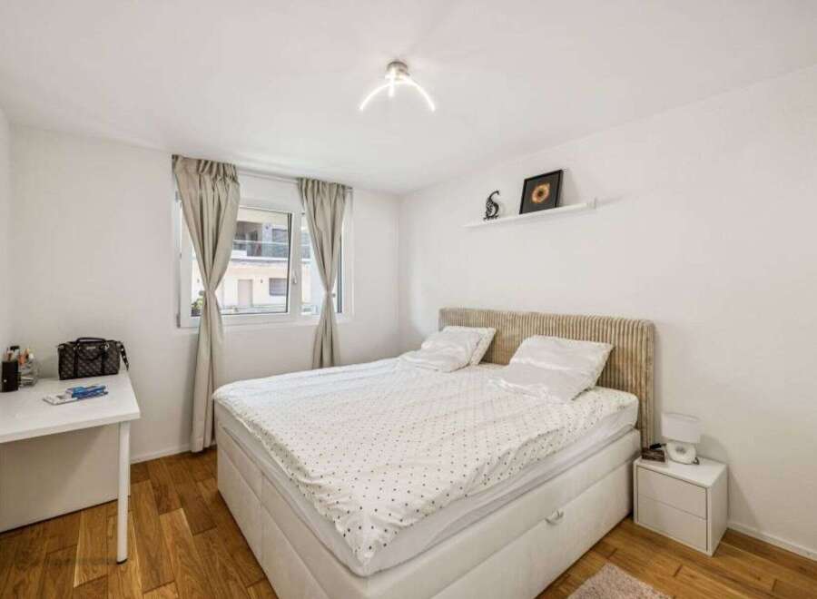 Discover this inviting bedroom featuring a comfortable bed, perfect for relaxation.