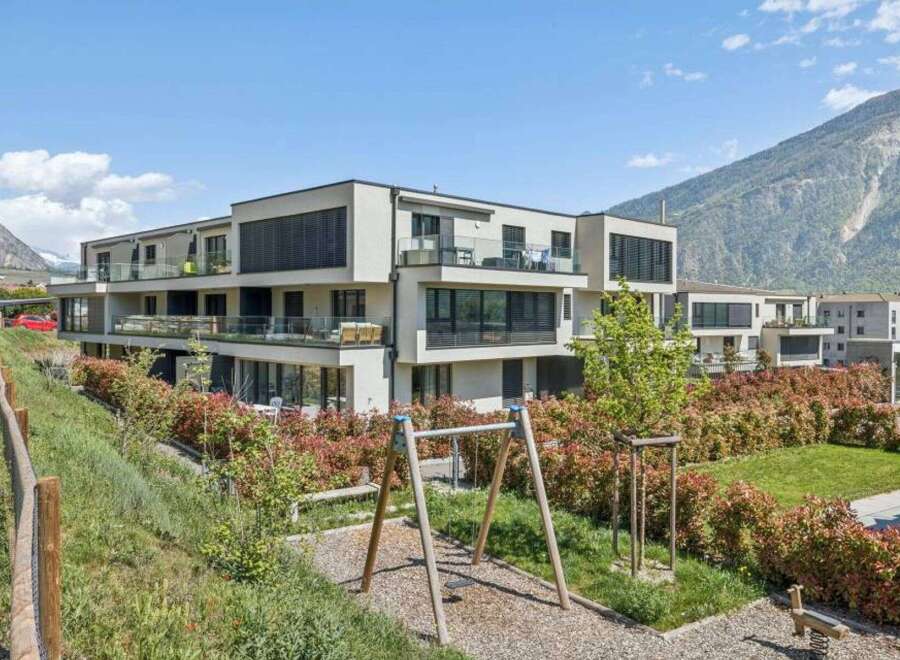 Discover modern living in this stunning property, featuring sleek architecture and contemporary design.