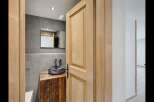 Discover the epitome of modern design in this stunning bathroom.
