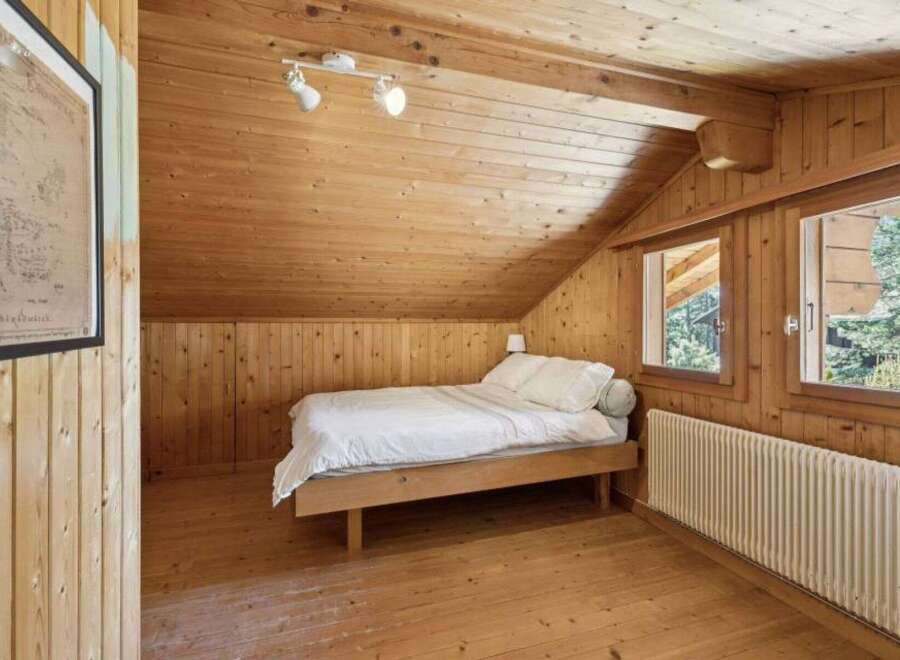 This cozy bedroom features beautiful wooden paneling throughout, creating a warm and inviting atmosphere.