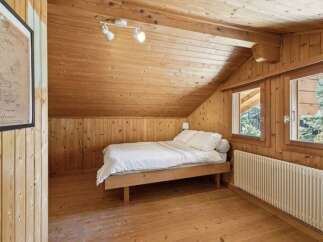 This cozy bedroom features beautiful wooden paneling throughout, creating a warm and inviting atmosphere.