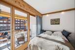 Experience the charm of this cozy apartment with a balcony offering stunning views.