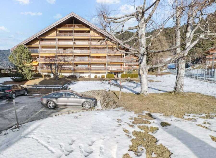 Discover a stunning property nestled in a picturesque location.