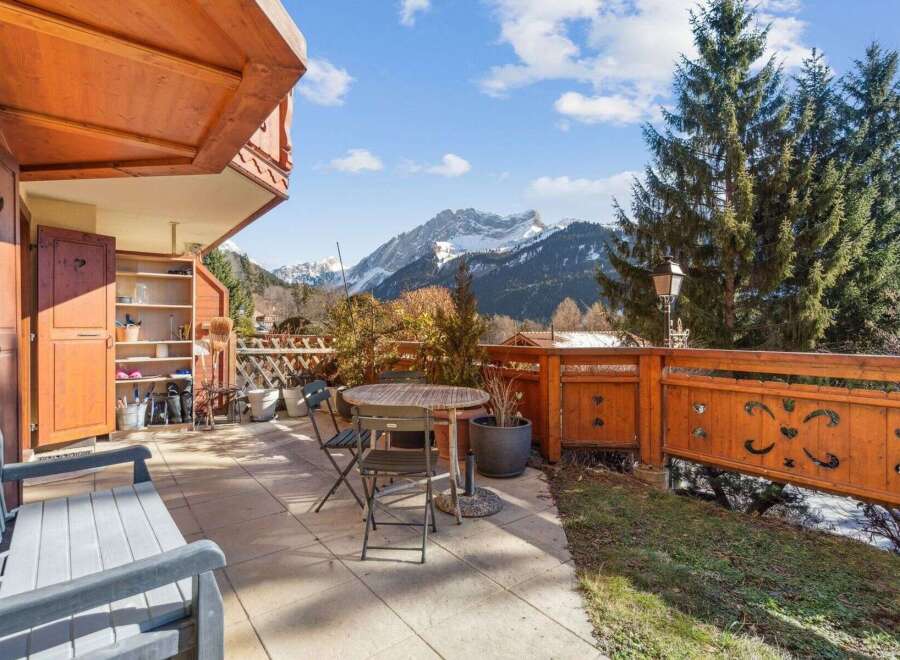 Enjoy breathtaking mountain views from this charming property! This home features a spacious outdoor terrace, perfect for relaxing or entertaining.