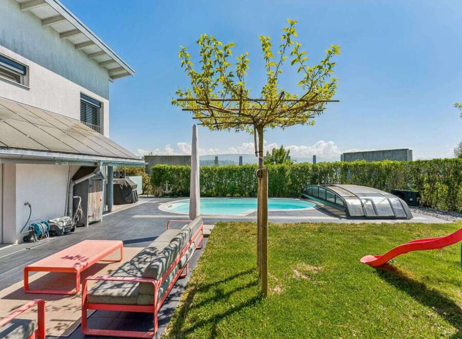 Discover your dream home with this stunning property! Enjoy a private pool, perfect for relaxation and entertaining.