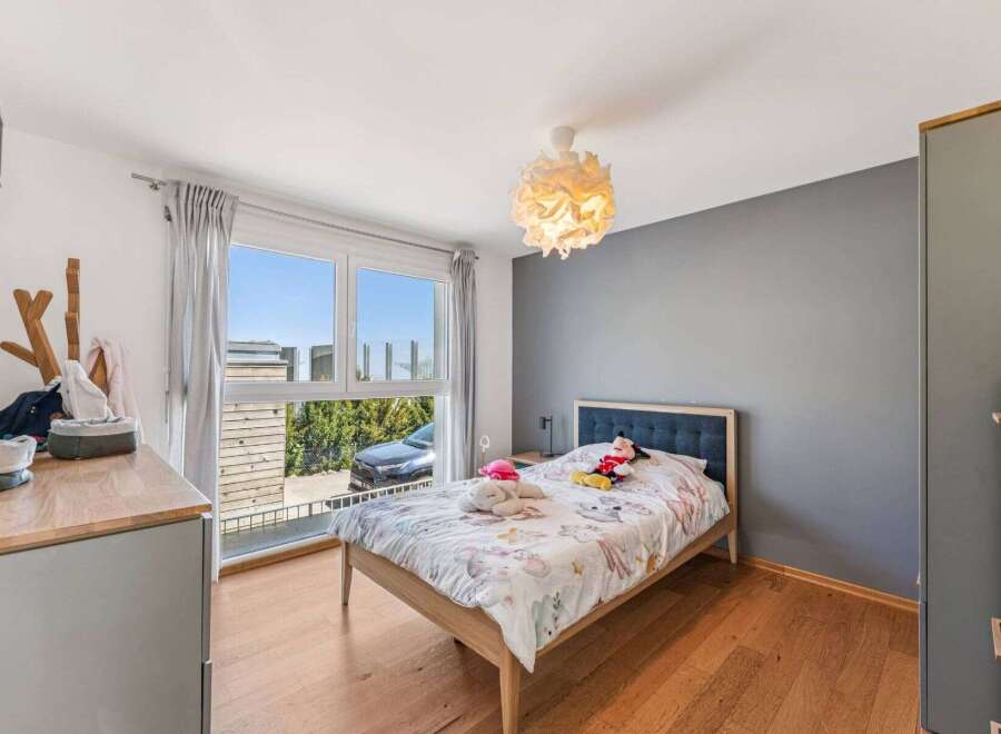 This charming bedroom offers a cozy retreat with its inviting ambiance and stylish design.