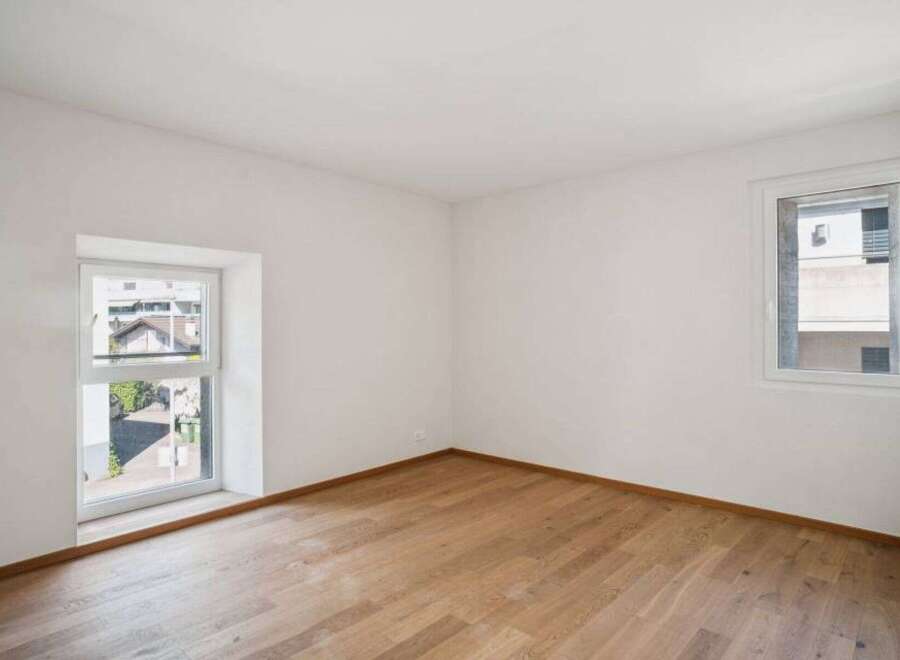 Discover the charm of this bright and airy room, perfect for creating a cozy living space.
