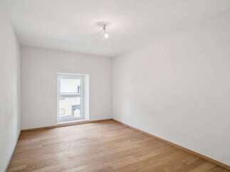 Discover the potential of this bright and airy room, perfect for creating your dream living space.
